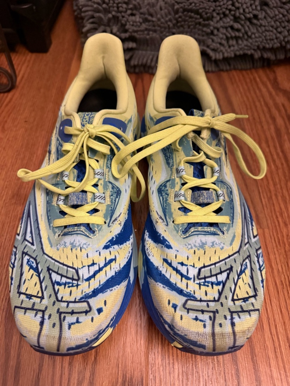 Men’s Asics Noosa TRI 15 Yellow and Blue Running Shoe - Picture 3 of 5